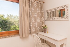 Interior - Holiday Home "Villa Rosa sul Mare" with Sea View, Terraces & Wi-Fi (Olbia)