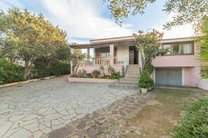 Exterior - Holiday Home "Villa Rosa sul Mare" with Sea View, Terraces & Wi-Fi (Olbia)