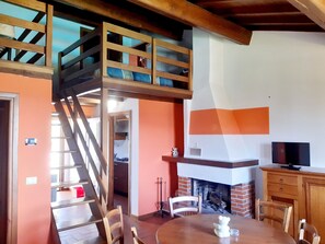 Dining - Apartments "Serrino Family" with Mountain View, Shared Pool and Wi-Fi (Pistoia)