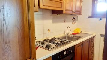 Fridge, stovetop, coffee/tea maker, cookware/dishes/utensils