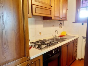 冰箱、炉灶、茶具/咖啡用具、厨具/餐具