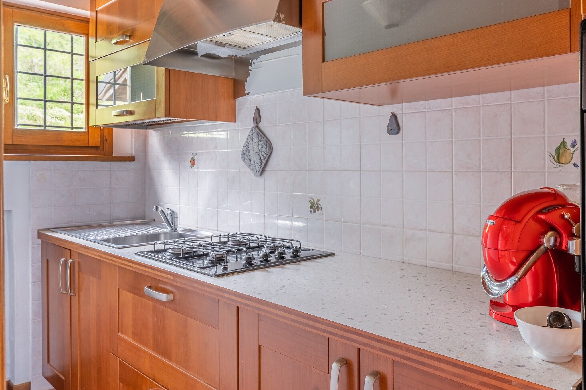 Refrigerador, placa de cocina, cafetera/tetera, utensilios de cocina