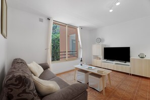 TV - Vacation Apartment "Martianez" with Mountain View, Shared Pool & Wi-Fi (Puerto de la Cruz)