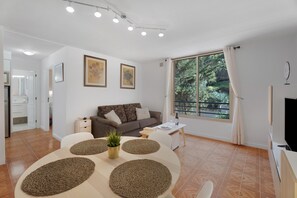 TV - Vacation Apartment "Martianez" with Mountain View, Shared Pool & Wi-Fi (Puerto de la Cruz)