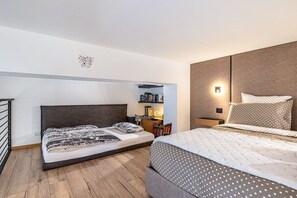 1 bedroom, iron/ironing board, free WiFi, bed sheets - Loft "Casa Facco" with Mountain View, Garden & Wi-Fi (Bocenago)