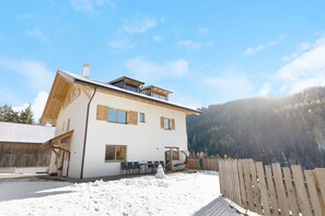 Exterior - Töniglerhof "Apartment Abendrot" with Mountain View, Garden & Wi-Fi (Trodena)