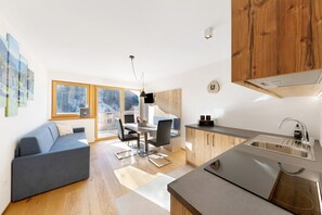 Interior - Töniglerhof "Apartment Abendrot" with Mountain View, Garden & Wi-Fi (Trodena)