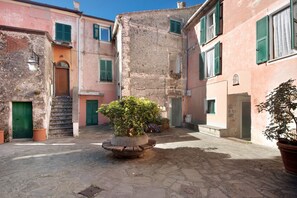 Exterior - Studio "Serra Monolocale" with Terrace and Air Conditioning (bonassola)