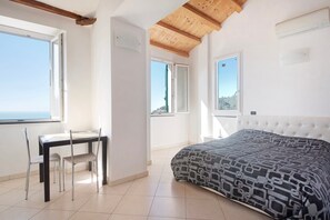 1 室のベッドル  ーム、ベッドシーツ