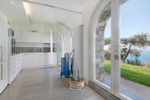 Interior - Apartment "Il Paradiso Sul Mare" with Shared Garden and Wi-Fi (bonassola)