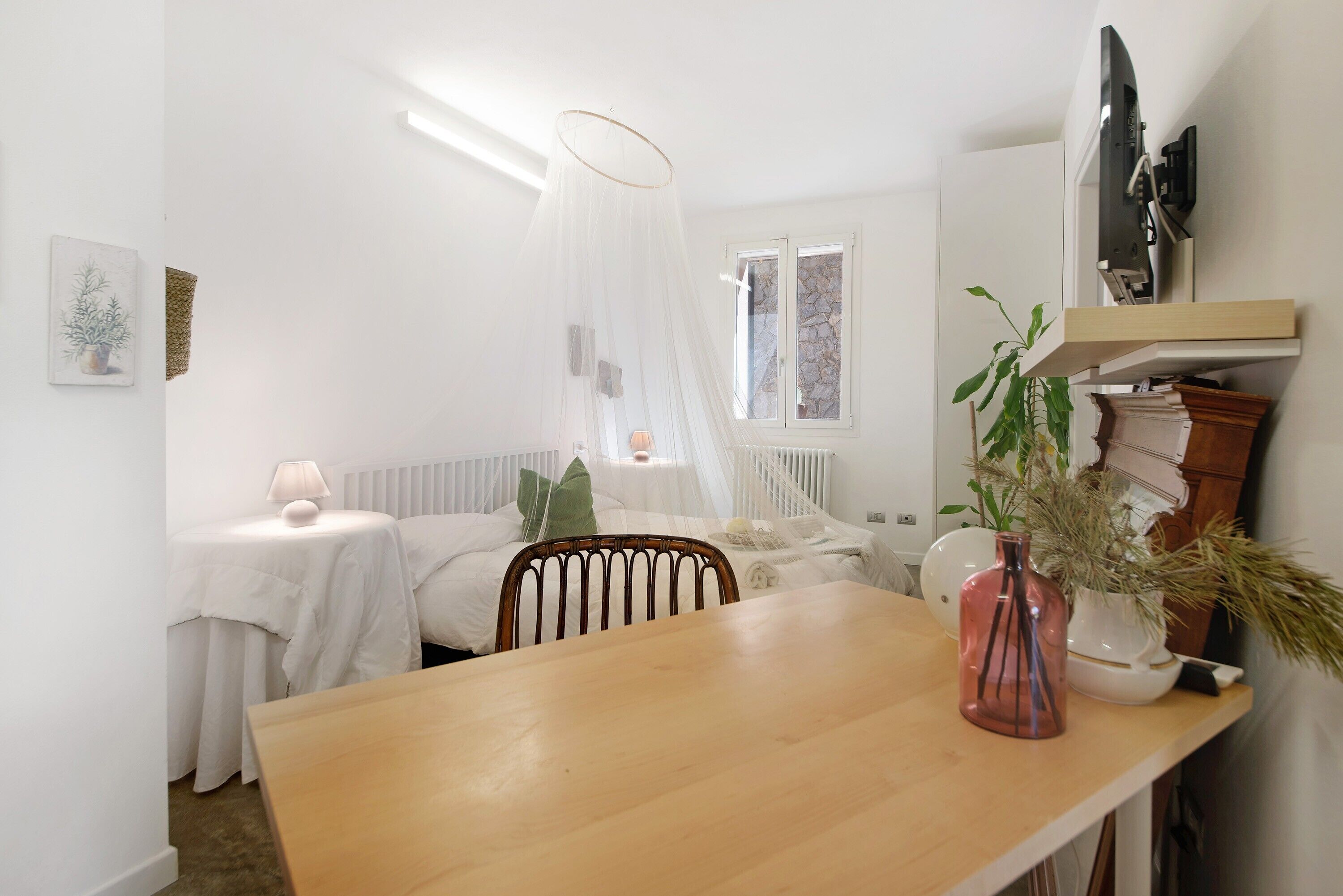 3 bedrooms, desk, free WiFi, bed sheets