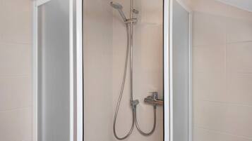 Bathtub, hair dryer, towels