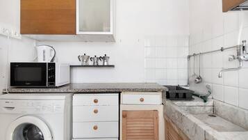 KĂŒhlschrank, Mikrowelle, Ofen, Herdplatte