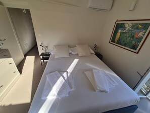 2 bedrooms, WiFi, bed sheets