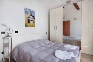 2 bedrooms, bed sheets