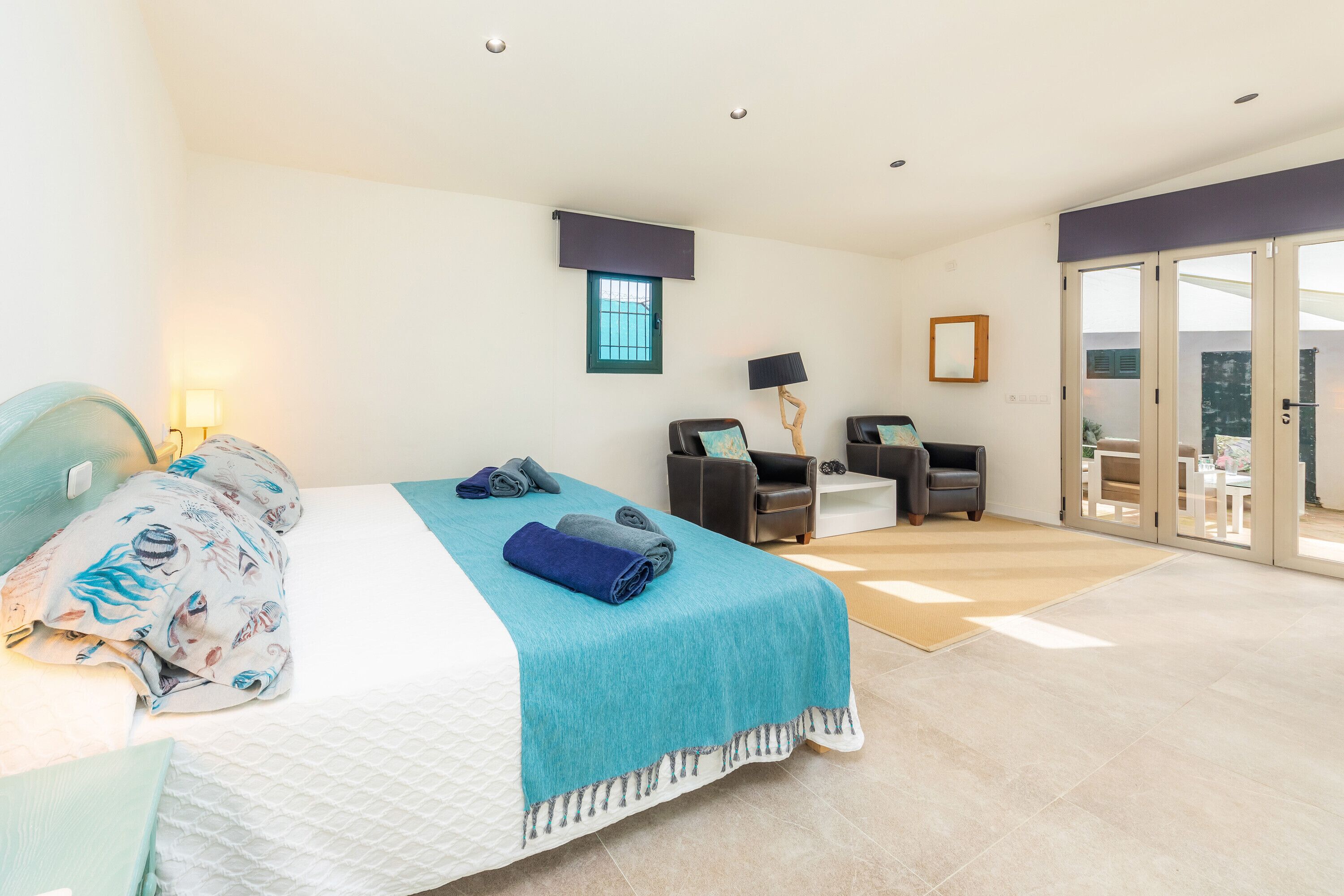 4 slaapkamers, een strijkplank/strijkijzer, gratis wifi, beddengoed