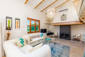 TV, fireplace, table tennis - Vacation Home "Es Collet" with Private Pool, Private Terraces & Wi-Fi (MANACOR)