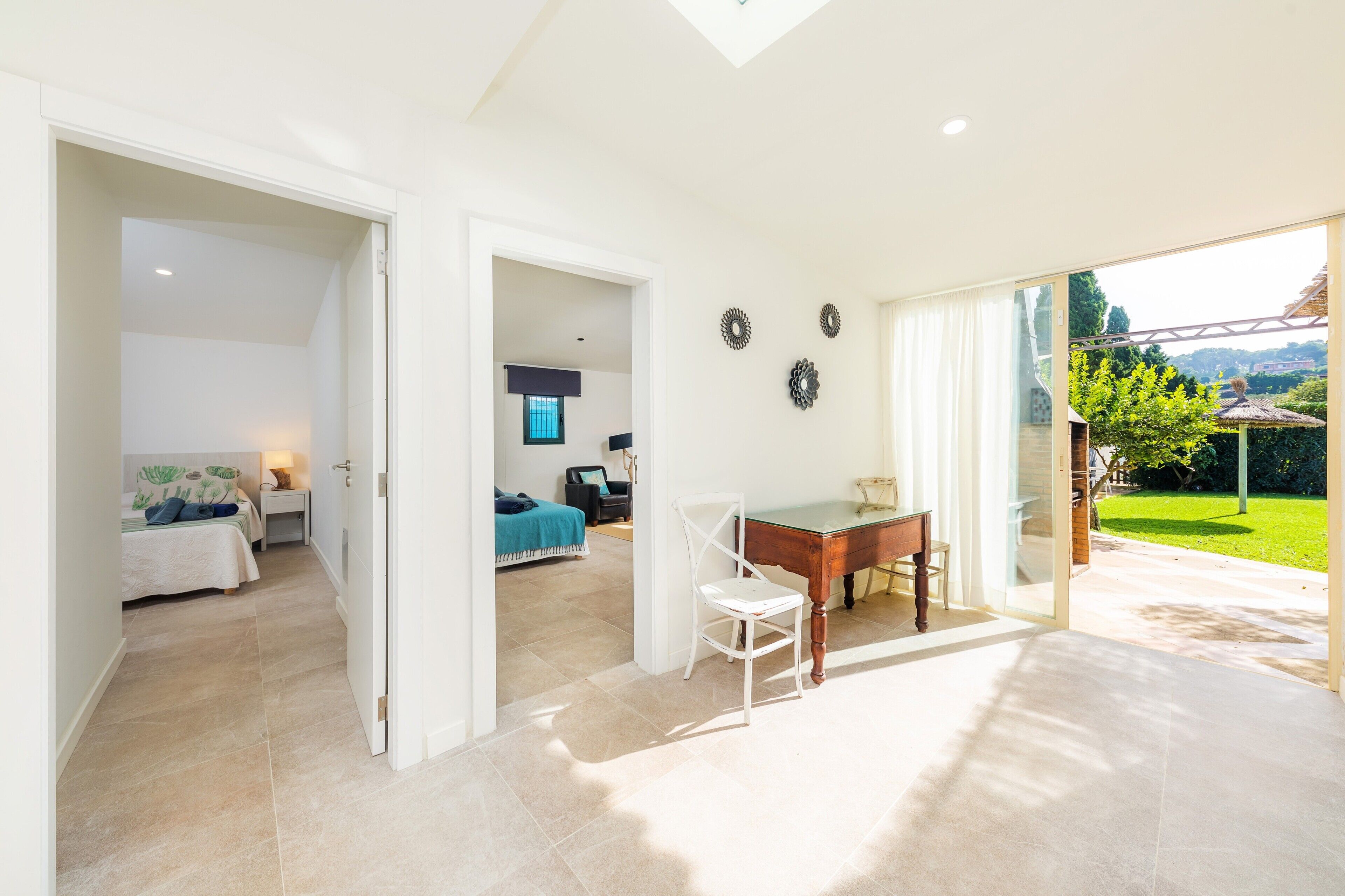 4 bedrooms, iron/ironing board, free WiFi, bed sheets