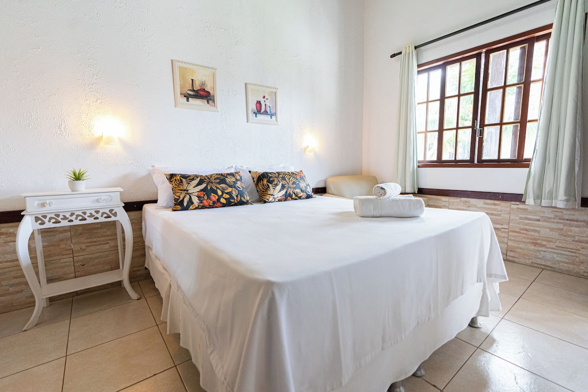 Minibar, desk, free WiFi, bed sheets