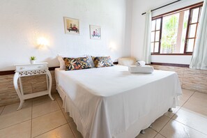 Standard Double Room | Minibar, desk, free WiFi, bed sheets - Pousada Maria Maria  (Búzios)