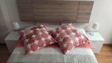 1 bedroom, iron/ironing board, travel cot, free WiFi