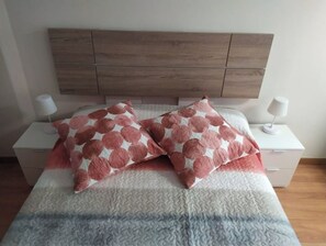 1 Schlafzimmer, Bügeleisen/Bügelbrett, Reisekinderbett, kostenloses WLAN