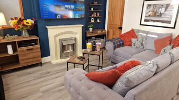 TV, fireplace