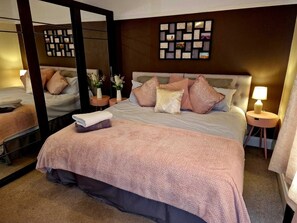 2 quartos, ferros/tábuas de passar roupa, Wi-Fi, roupa de cama