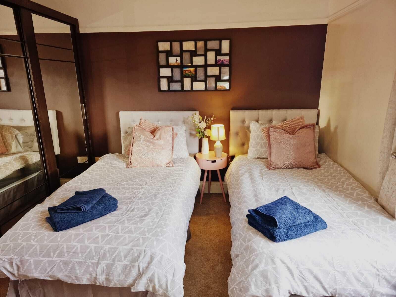 Twin Master Bedroom (2)