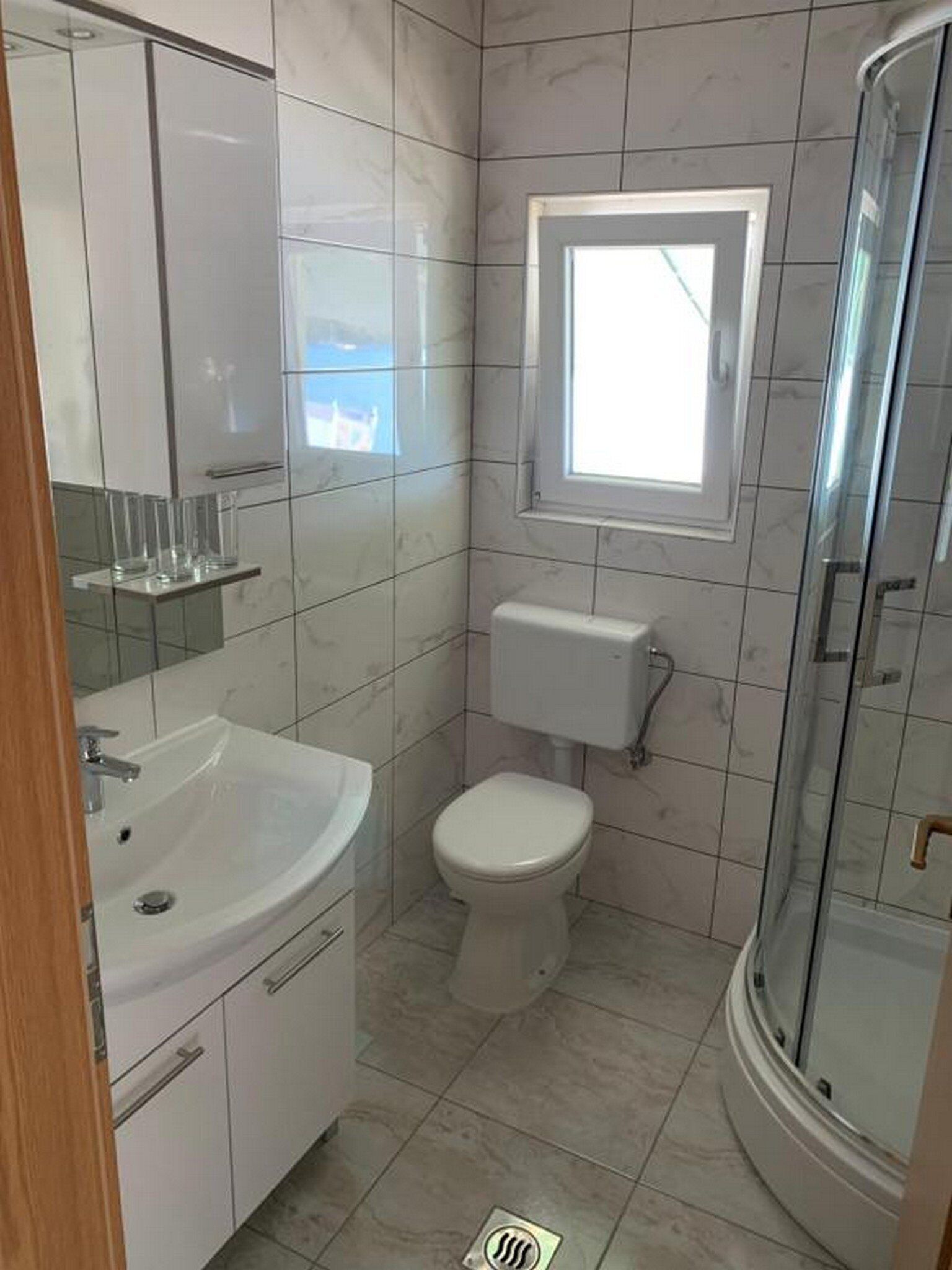 อพาร์ทเมนท์ (One Bedroom Apartment with Terrace an) | ห้องน้ำ | ฝักบัว, ผ้าเช็ดตัว