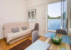 Apartamento (One Bedroom Apartment with Terrace an) | Sala de estar | TV