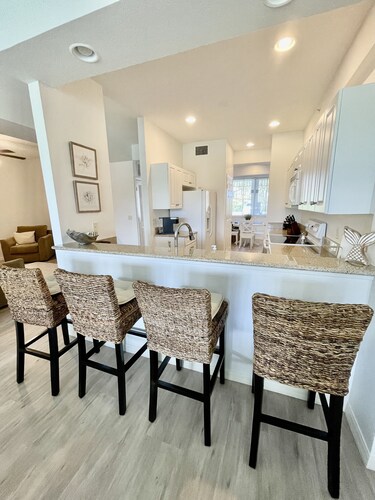 5 Star reviews! 1st floor coastal condo Pretty fountain views! Free Golf May-Oct