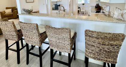 5 Star reviews! 1st floor coastal condo Pretty fountain views! Free Golf May-Oct