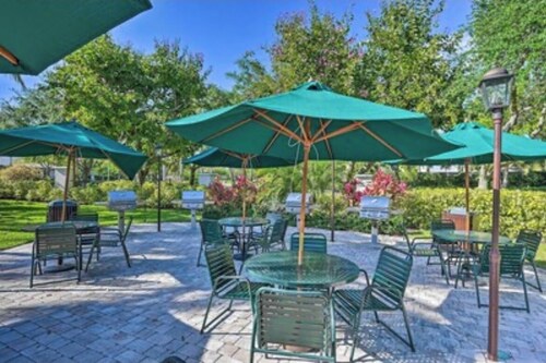 5 Star reviews! 1st floor coastal condo Pretty fountain views! Free Golf May-Oct
