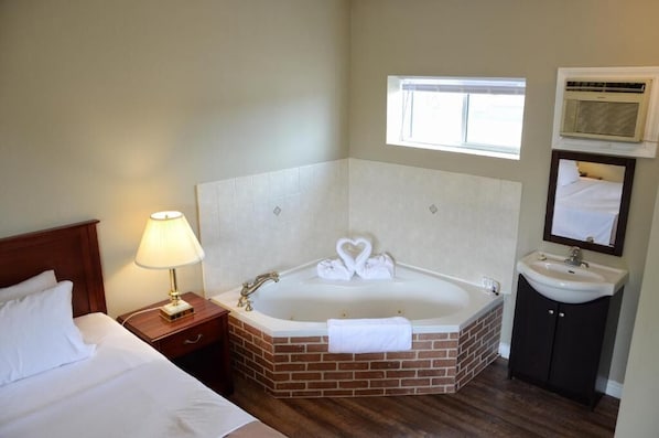 Habitación Deluxe | Baño | Regadera, regadera tipo lluvia, amenidades de baño gratuitas, toallas 
