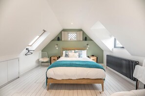 1 bedroom, iron/ironing board, travel cot, WiFi