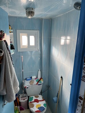 Shower - Superb apartment in Targha, 100 m from the beach<br>15 km to oued law<br>5 km to karasras (Tétouan)