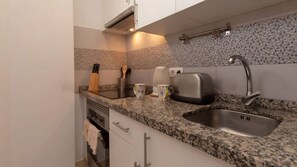 Fridge, microwave, oven, stovetop - 2 Bedroom Apartment Las Americas (Playa de la Américas)