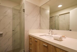 Shower, hair dryer, towels, shampoo