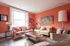 TV, fireplace - Kensington Park Road VIII by onefinestay (London)