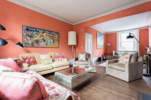 TV, fireplace - Kensington Park Road VIII by onefinestay (London)