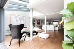 Télévision, cheminée