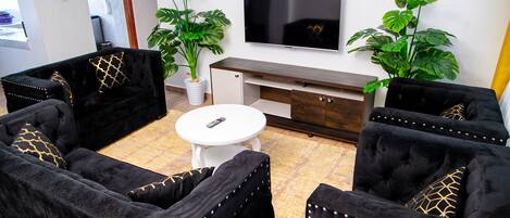 Deluxe Penthouse | Living area