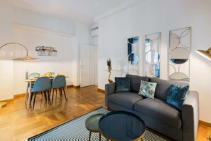 Dining - Sweett | Biancamano - One Bedroom Apartment, Sleeps 4 (Milano)