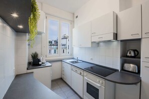 Refrigerador, horno, placa de cocina, lavavajillas