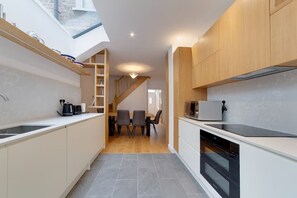 Réfrigérateur, micro-ondes, lave-vaisselle