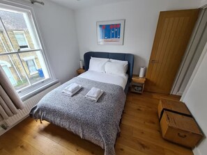 2 chambres, fer et planche à repasser, accès Internet, draps fournis