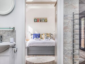 1 chambre, fer et planche Ă repasser, Wi-Fi gratuit, draps fournis