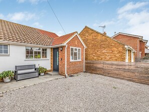 Exterior - Charming Annexe w Garden Parking - Pass The Keys (Chichester)