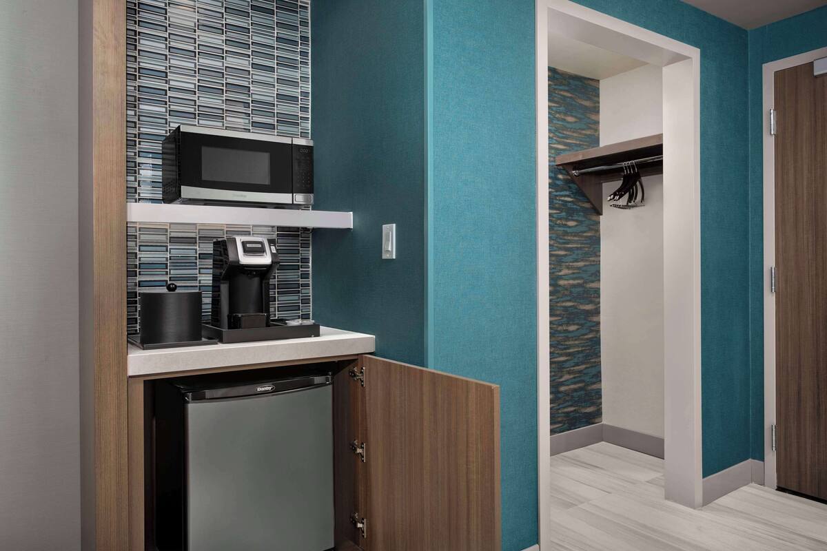 1 bedroom, desk, laptop workspace, blackout curtains